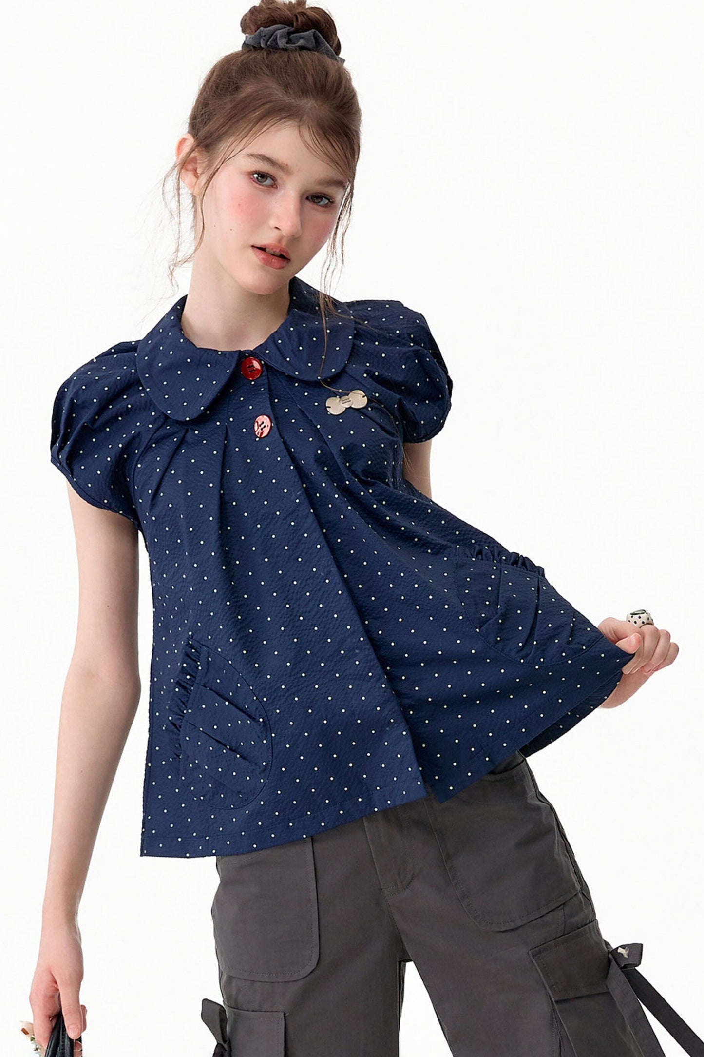 Camicia blu scuro a pois con colletto Peter Pan
