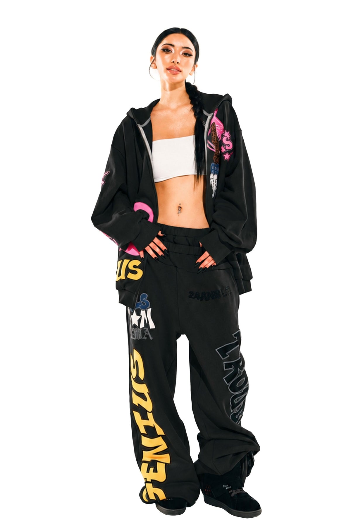 Set-Up aus Hoodie und Hose mit gesticktem Patch