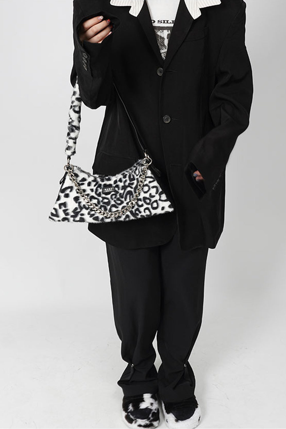 Borsa a mano in pelliccia leopardata a scacchiera