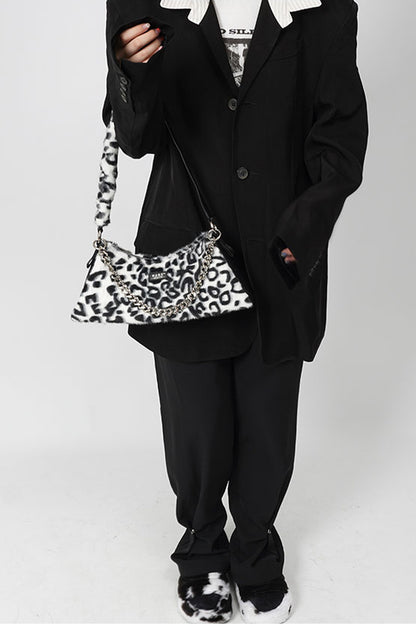 Borsa a mano in pelliccia leopardata a scacchiera