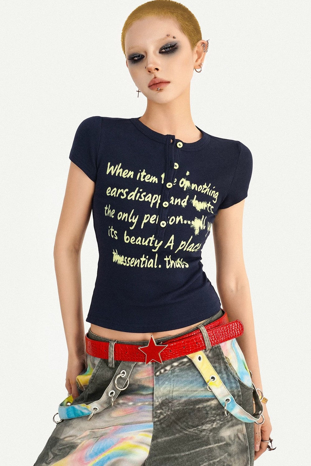 Schmales T-Shirt im koreanischen Stil mit Schriftprint