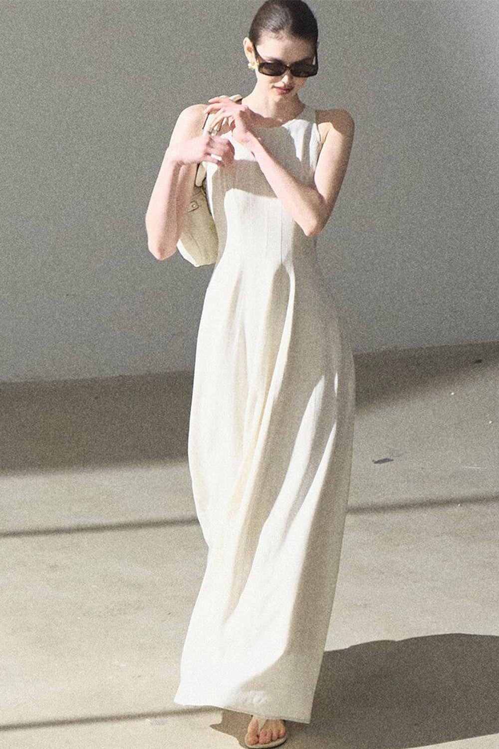 Kleid aus Goldseide und Leinen