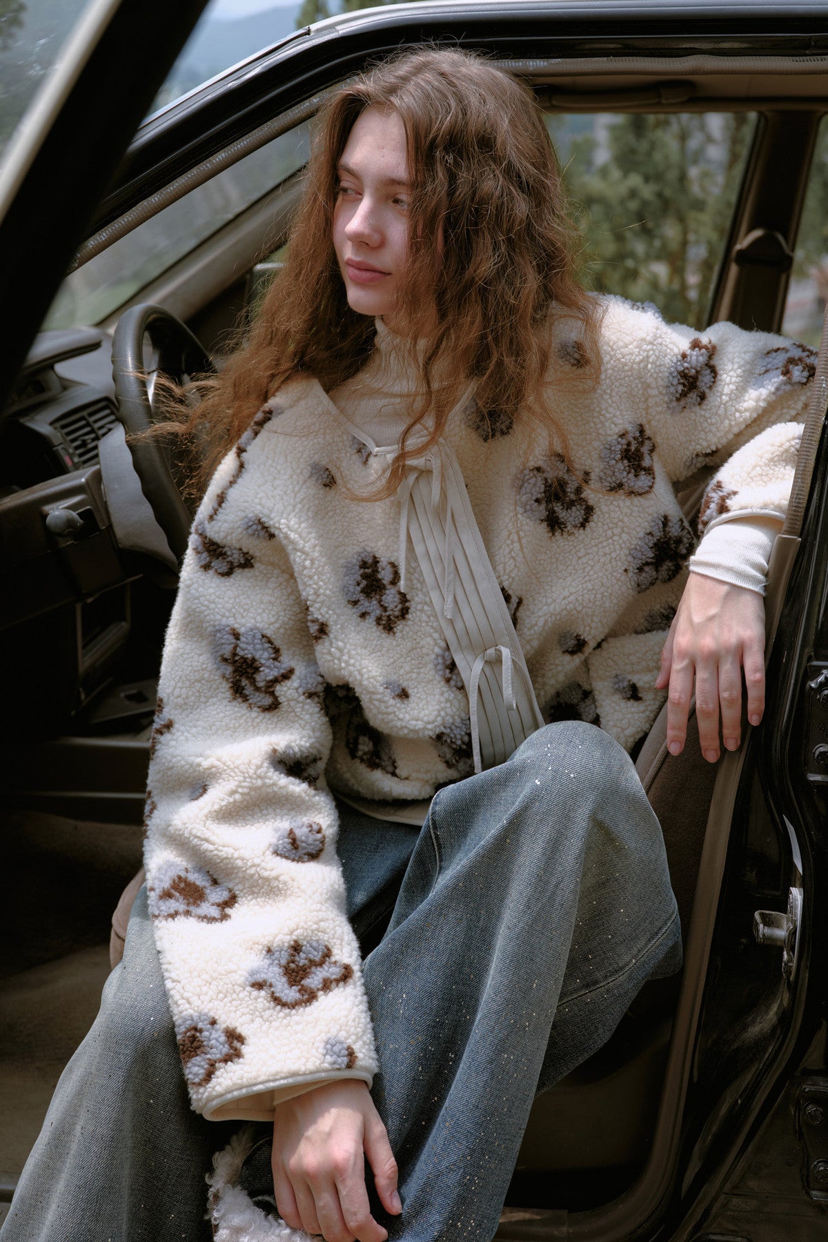 Gesteppte Fleecejacke mit Blumen und Schleife