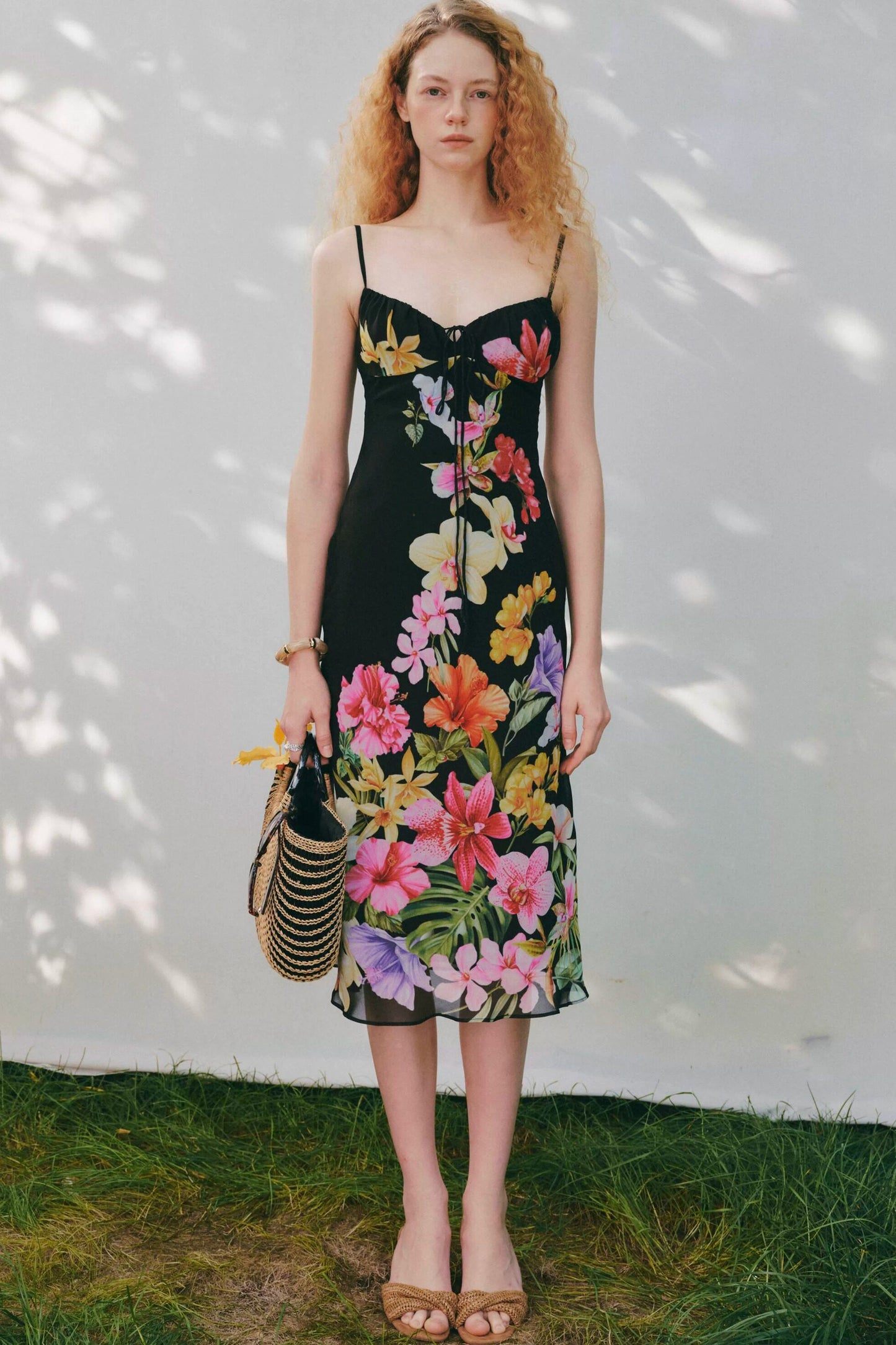 Trägerkleid mit tropischem Blumenprint
