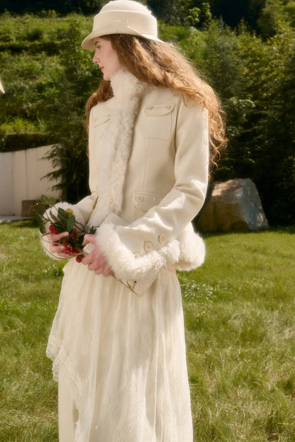 Flauschige kurze Jacke mit Stehkragen und Taschen