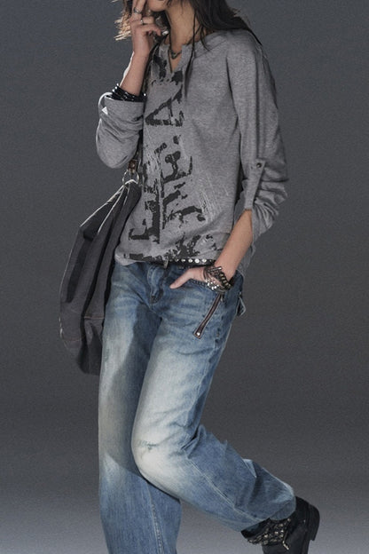 Jeans blu a vita bassa effetto consumato con borchie