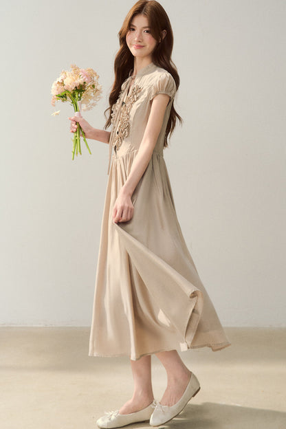 Robe à col en V à motif floral en acétate