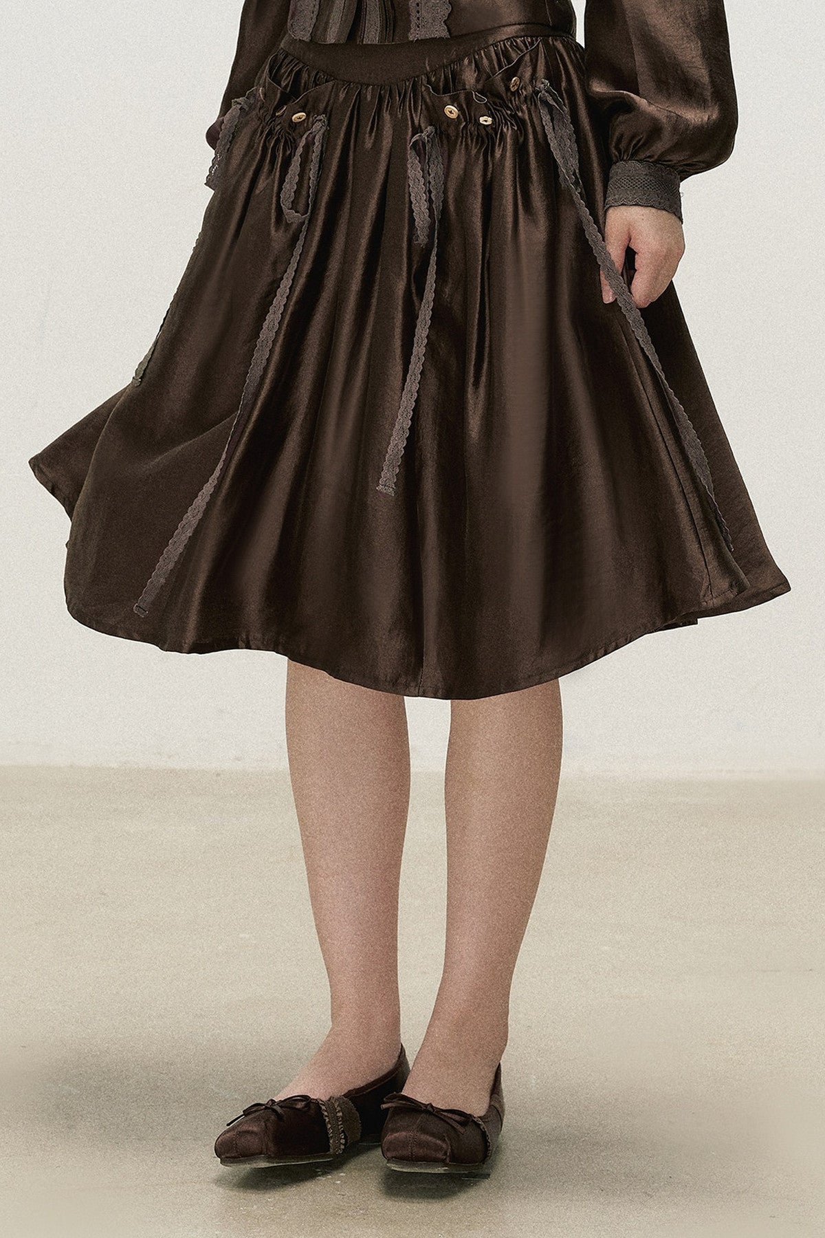 Botanical Lyocell V-Neck Ribbon Blouse And Skirt Set-Up