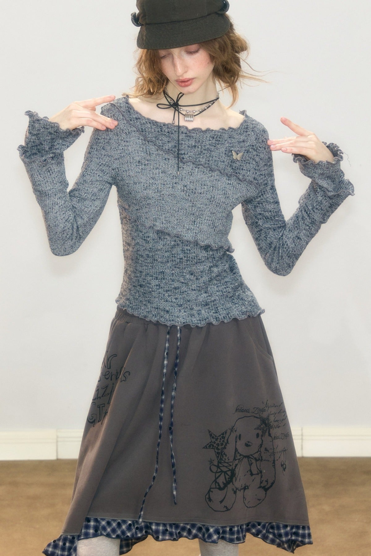 Strickoberteil mit Rüschenbesatz und Glockenärmeln