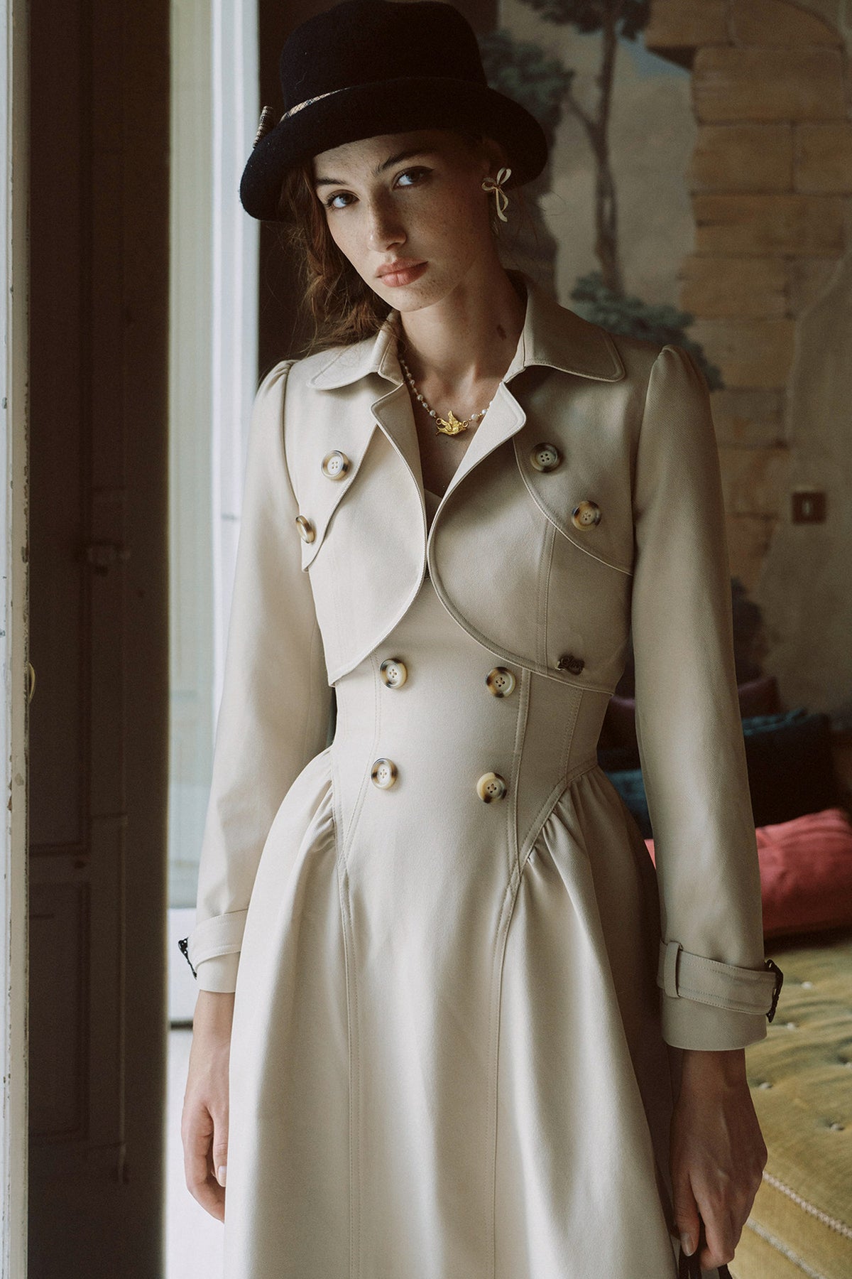 Set aus kurzer Jacke und Kleid
