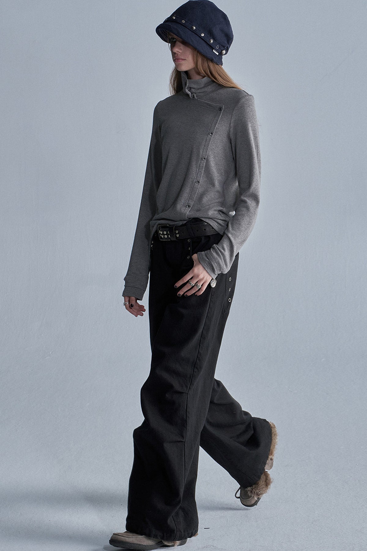 Langarmshirt mit diagonaler Knopfleiste