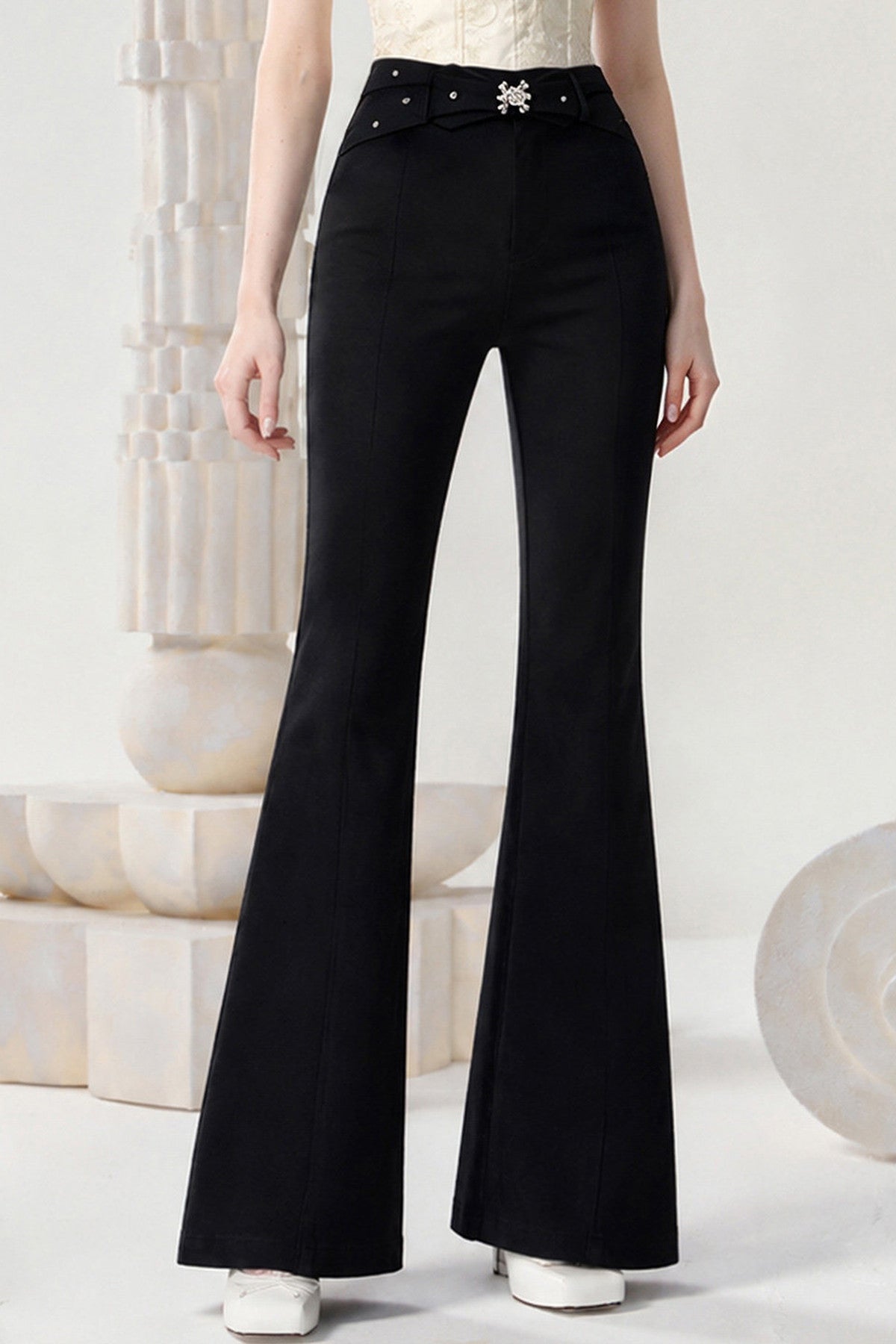 Pantalon slim légèrement évasé