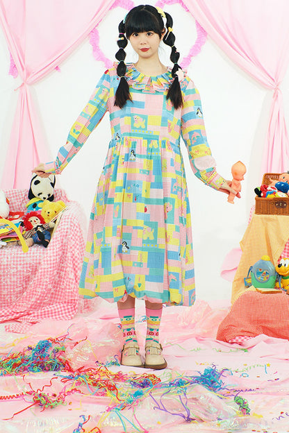 Langärmeliges Kleid mit Originaldruck und Blütenknospenmotiv