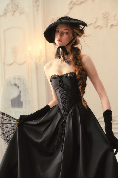 Französisches Prinzessinnenkleid aus Satin mit Korsett