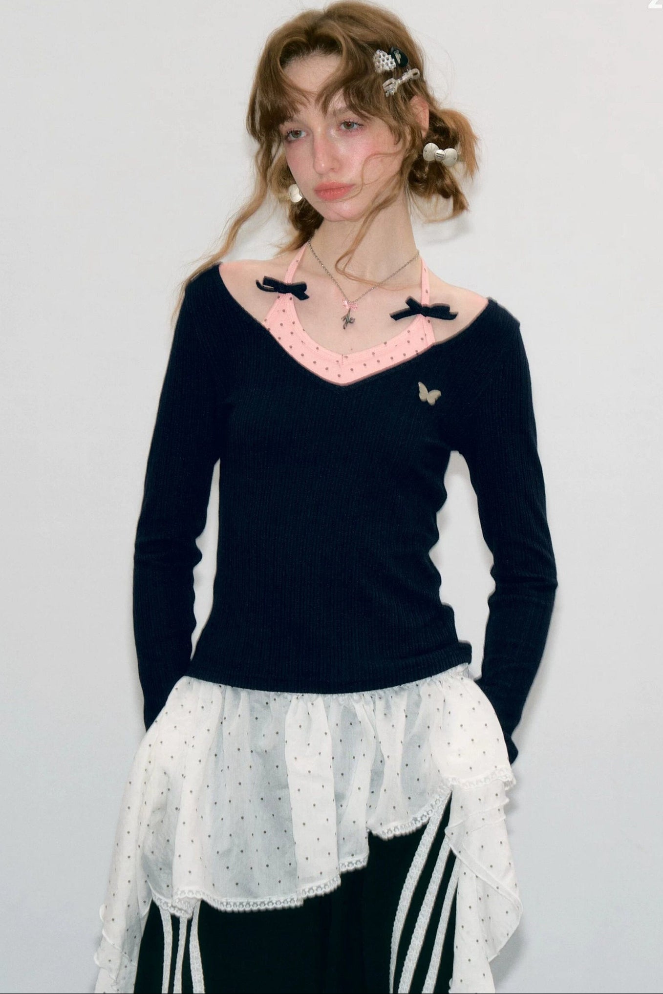 Top a maglia a maniche lunghe con farfalle e pois