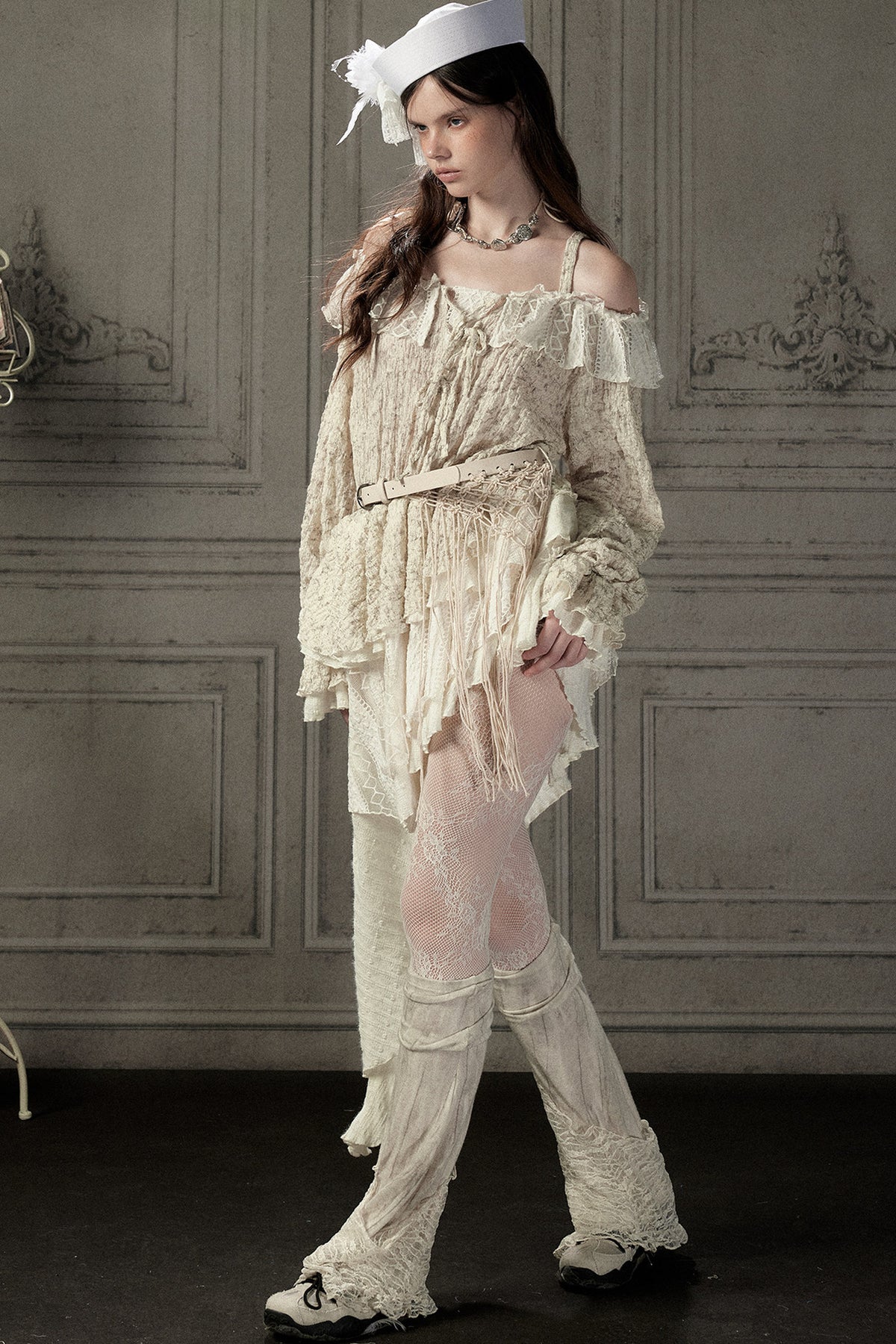 Beige One-Shoulder Lace Trailing Dress
