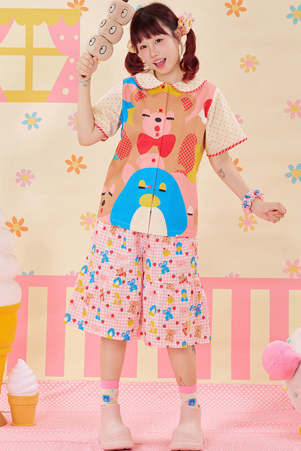 Bluse mit farbenfrohem Print und Bubikragen