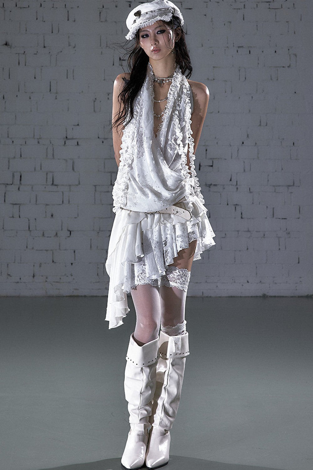 Abito halter con ruches in pizzo