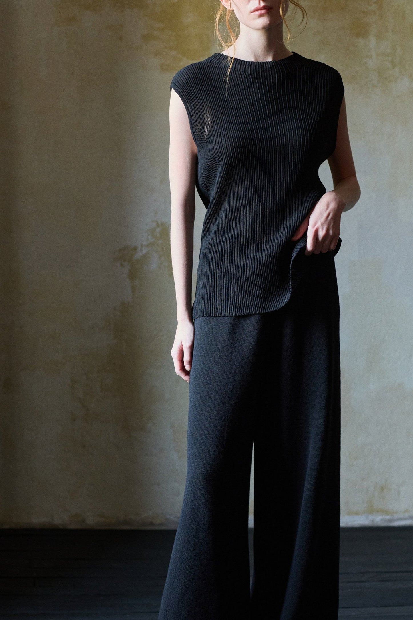 Black Linen Knitted T-Shirt