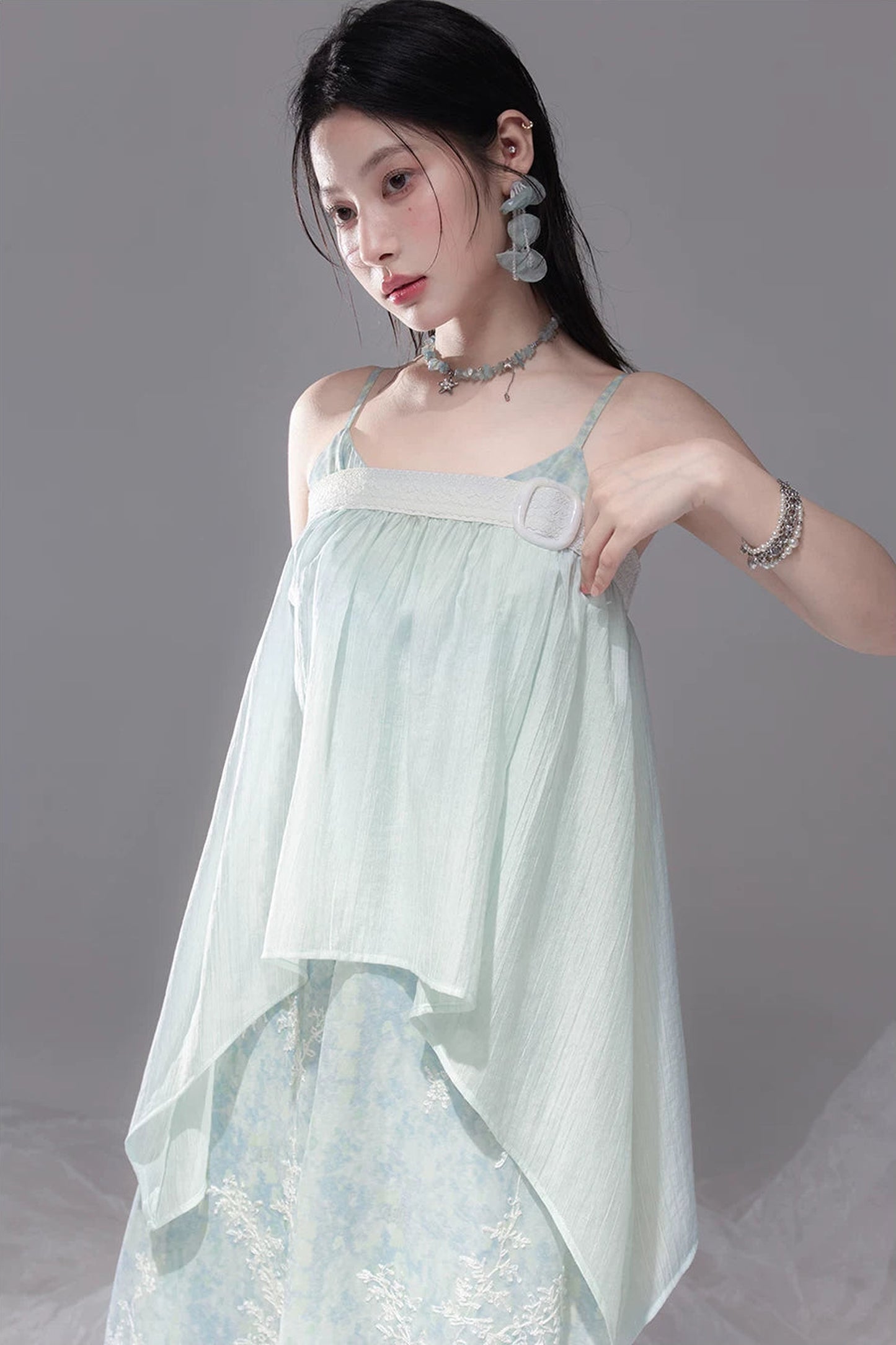 Glänzendes aquagrünes Trägerkleid-Set