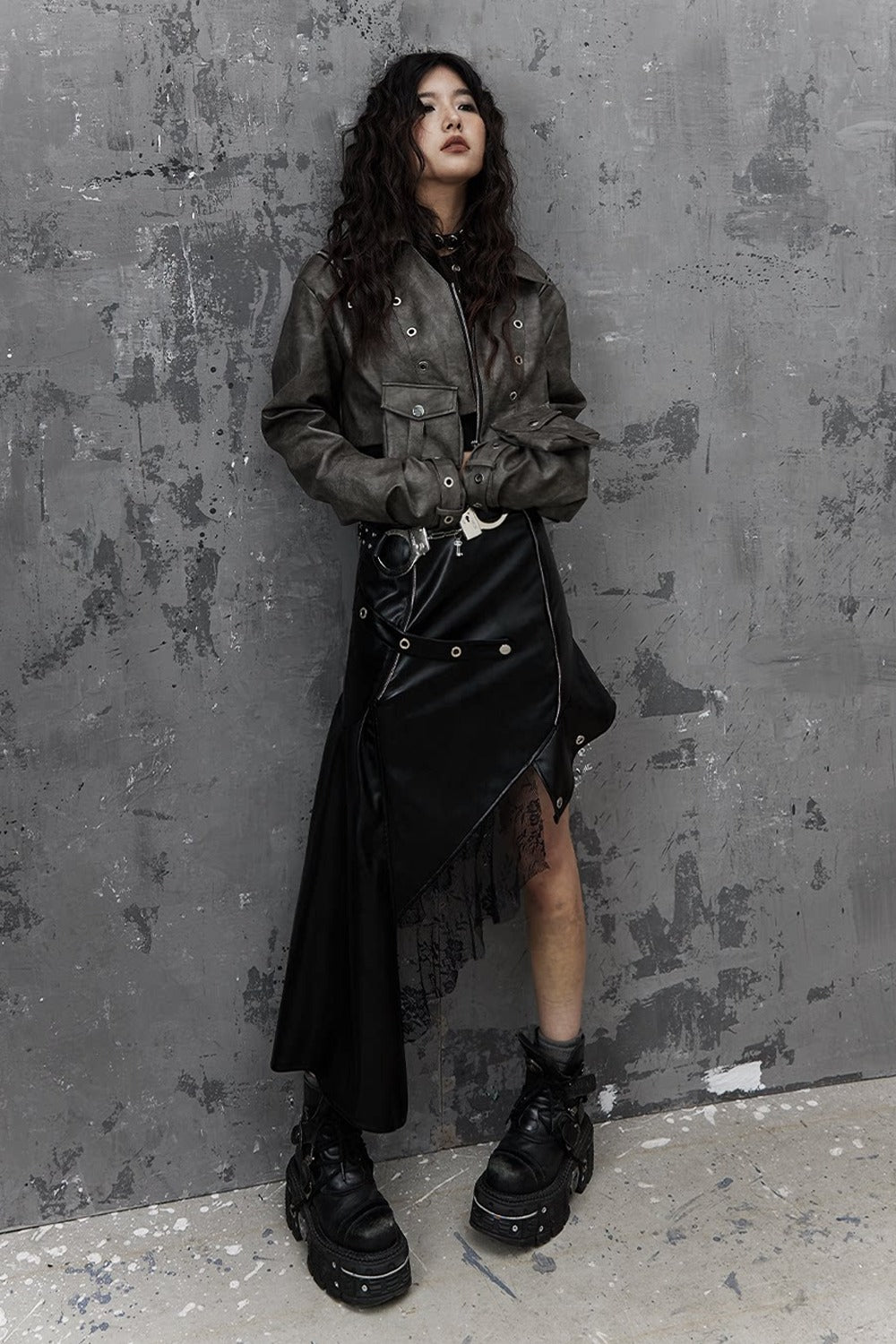 Asymmetrischer Patchworkrock aus Kunstleder