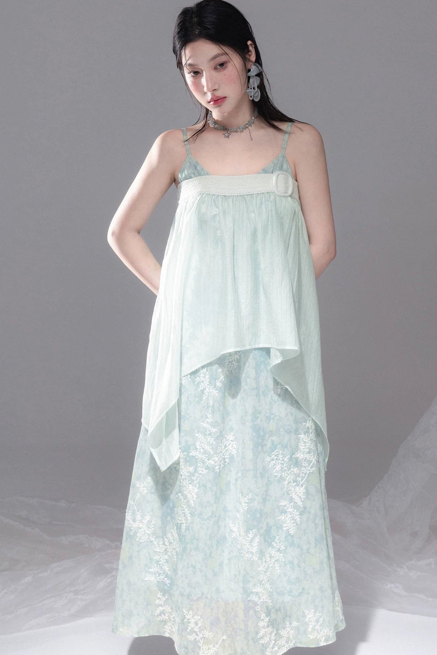 Glänzendes aquagrünes Trägerkleid-Set