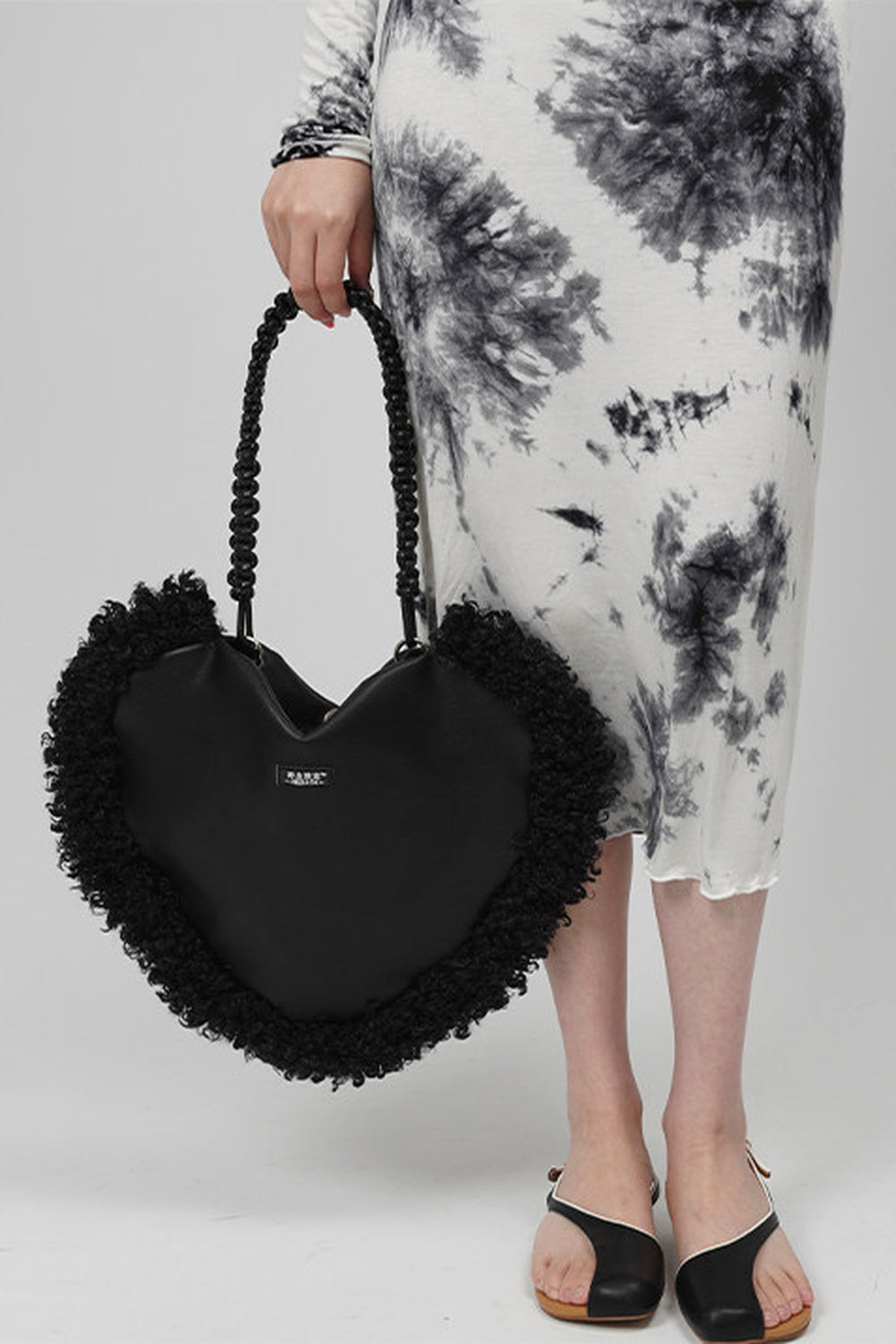 Sac bandoulière sous le bras tissé moelleux en forme de cœur