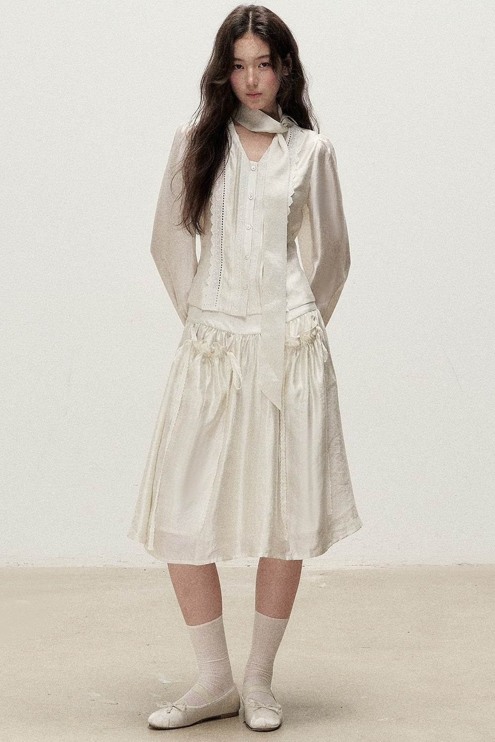 Botanical Lyocell V-Neck Ribbon Blouse And Skirt Set-Up