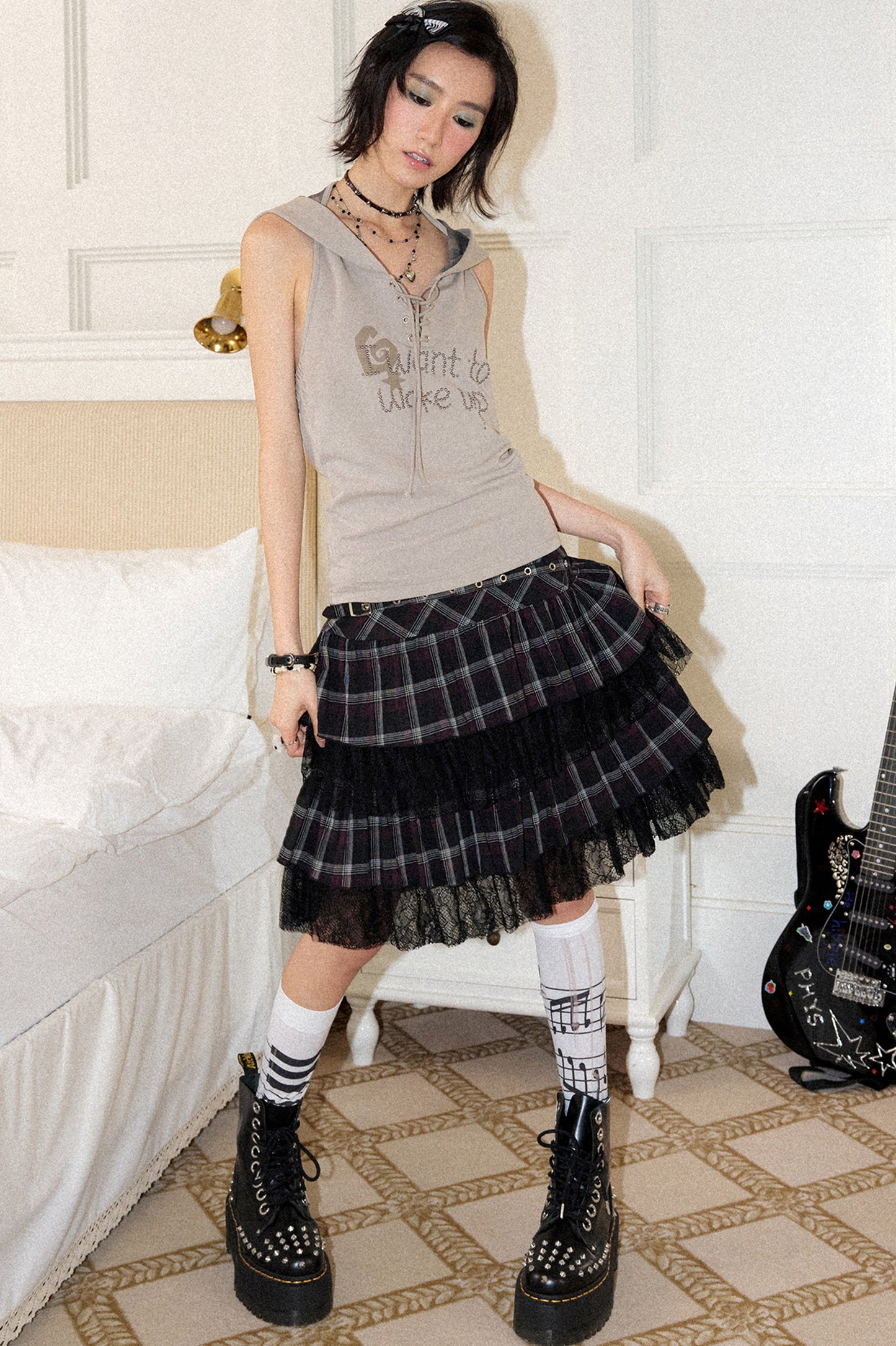 Gilet con cappuccio a quadri e strass