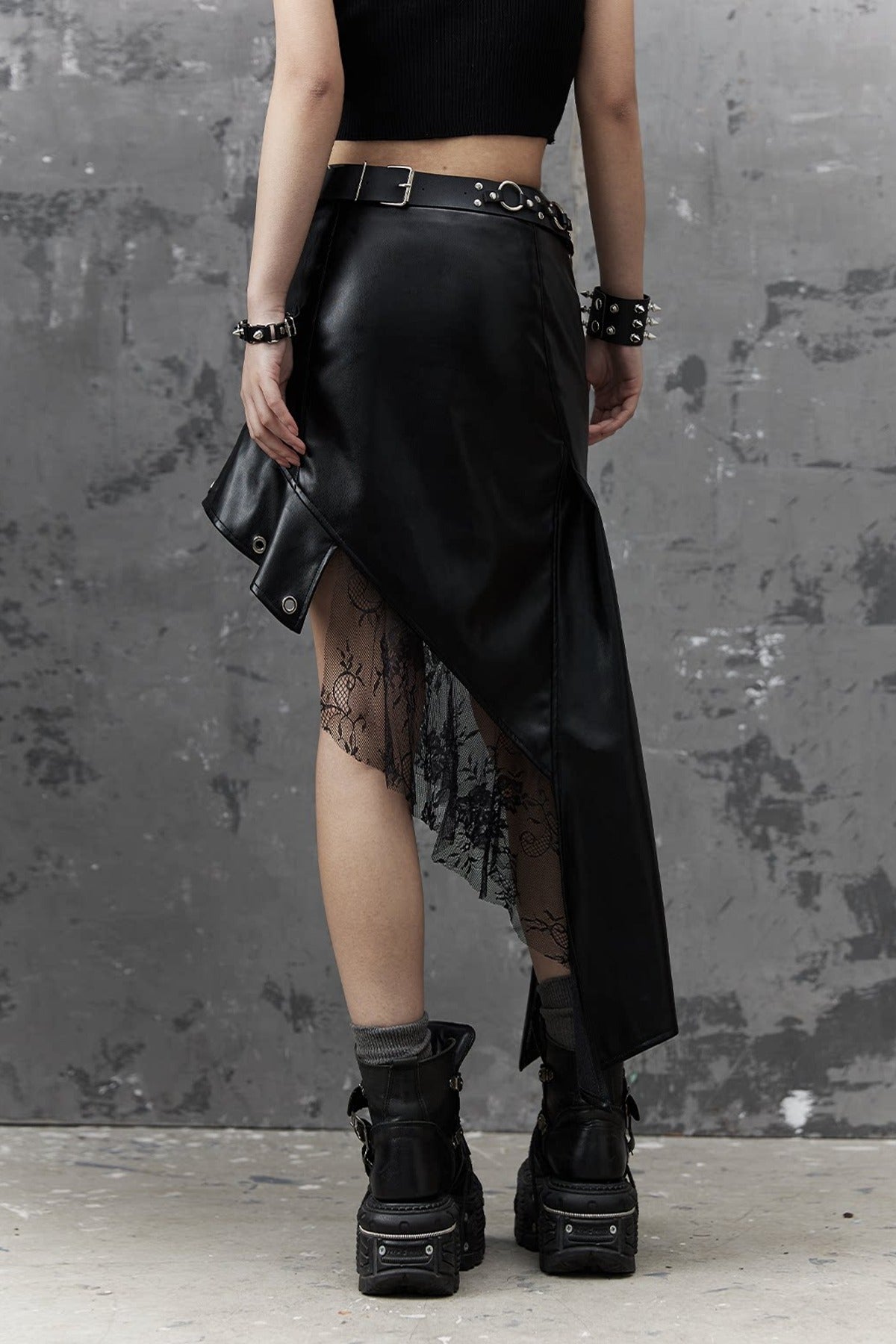 Asymmetrischer Patchworkrock aus Kunstleder