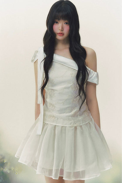Robe midi princesse en satin brodé
