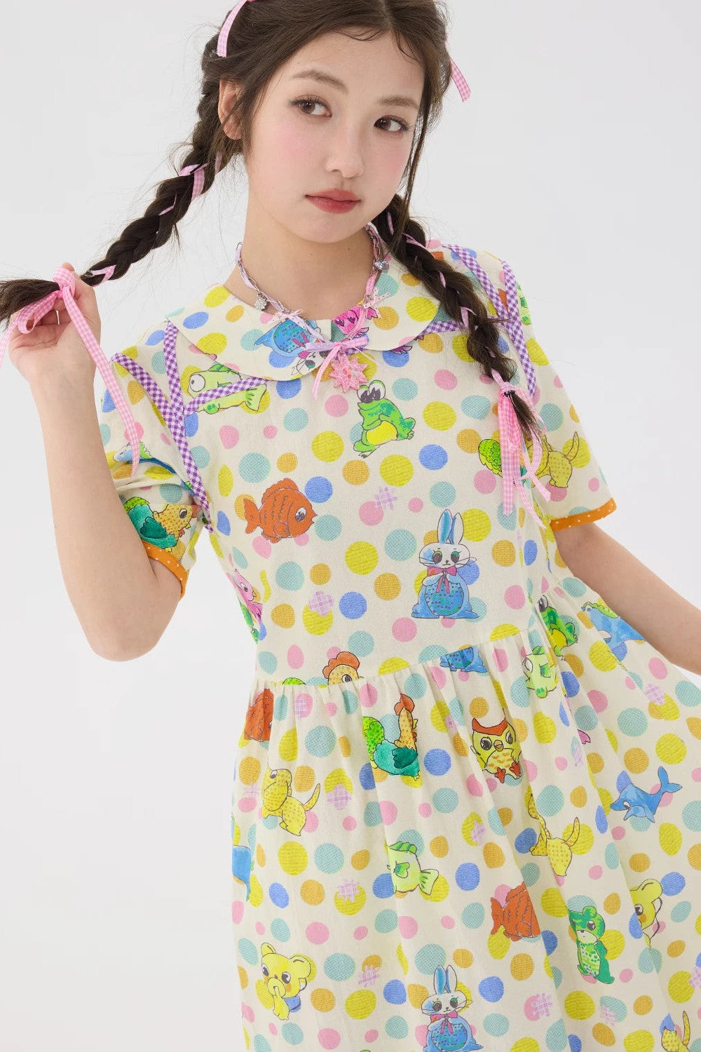 Robe blanc cassé à pois et graffiti