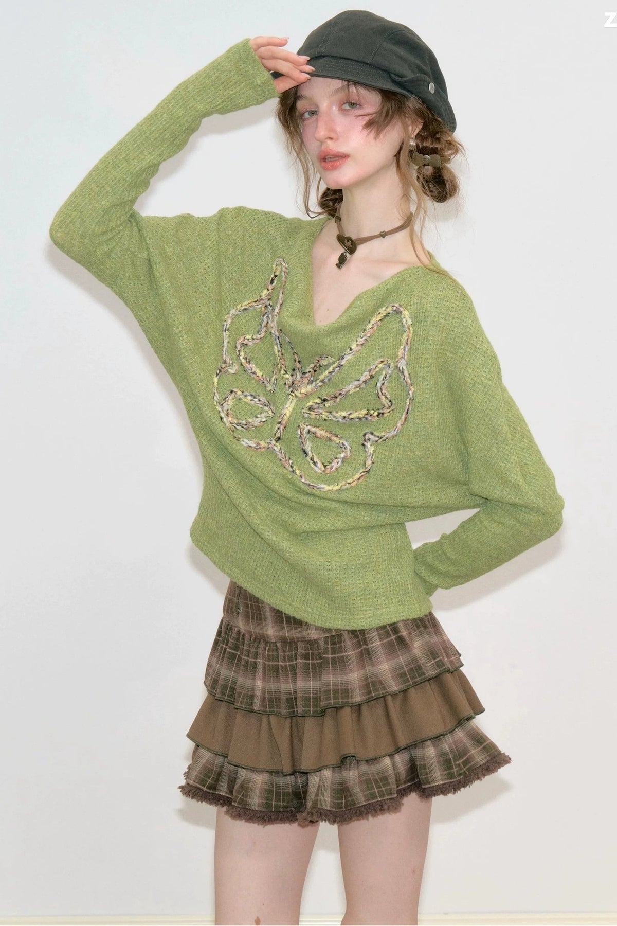 Stricktop mit Schmetterlingsstickerei