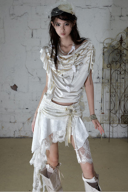 Maglia asimmetrica con catena effetto lamina d'oro