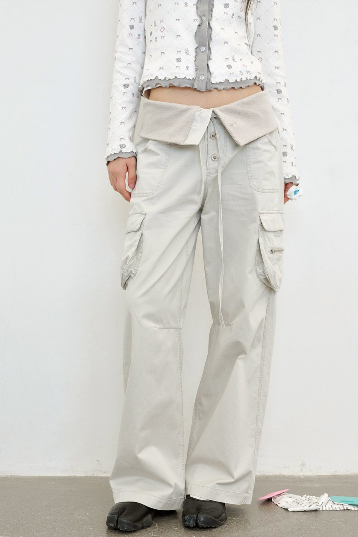 Low-Waist Straight-Leg Multi-Pocket Cargo Pants