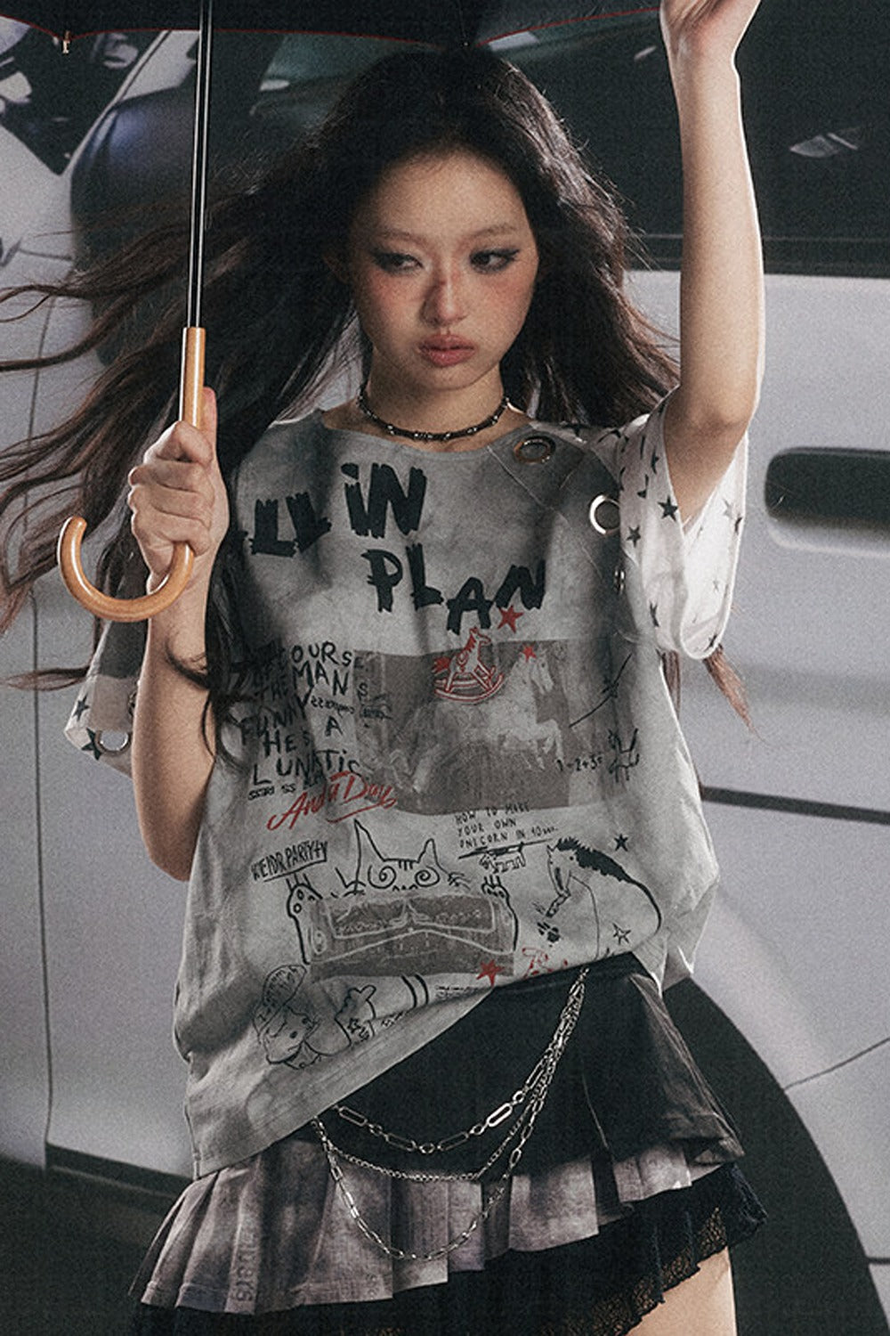 T-shirt a maniche corte con stampa graffiti effetto consumato