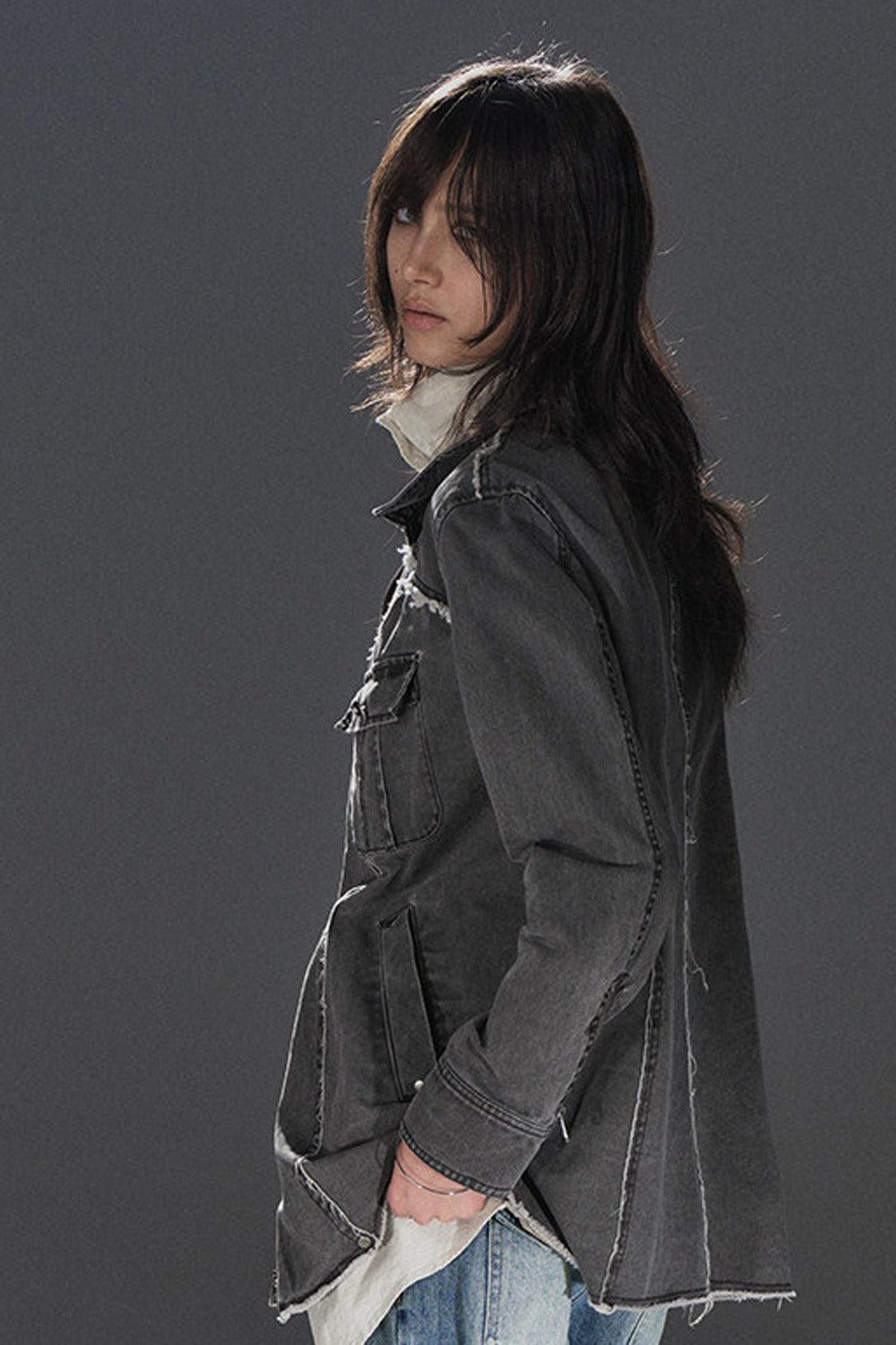 Veste mi-longue effet superposé effilochée