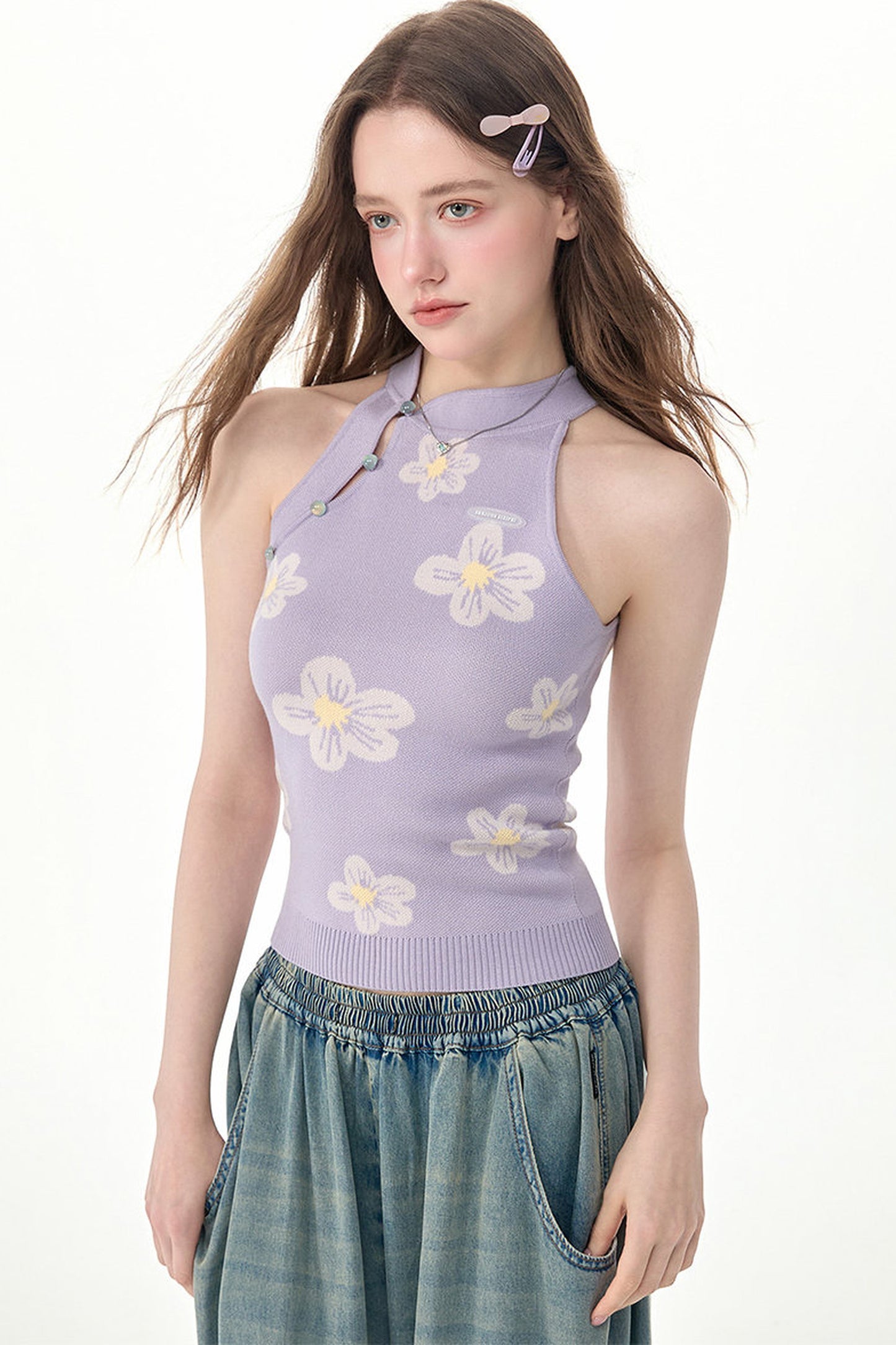 Verträumtes lila Strick-Neckholder-Oberteil mit Blumenmuster