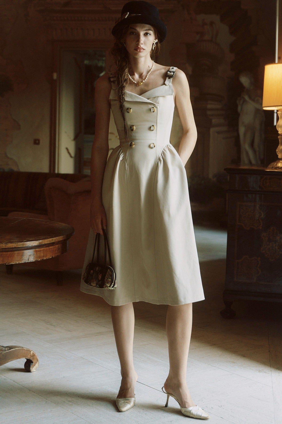 Set aus kurzer Jacke und Kleid