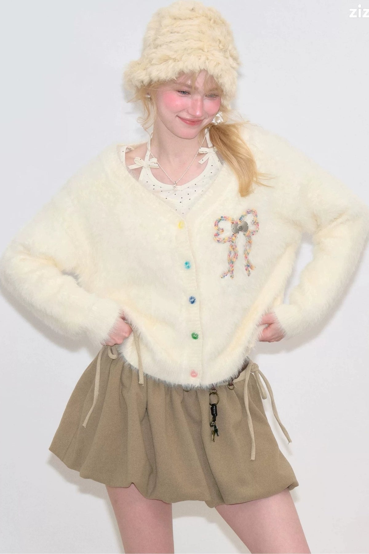 Apricotfarbene Strickjacke mit Schleife