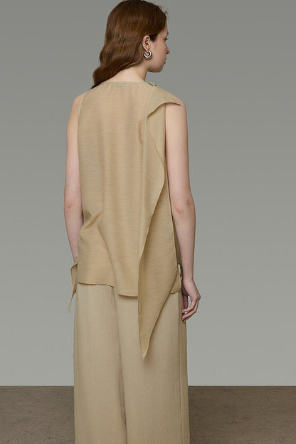 Unspoken gilet dal design di nicchia