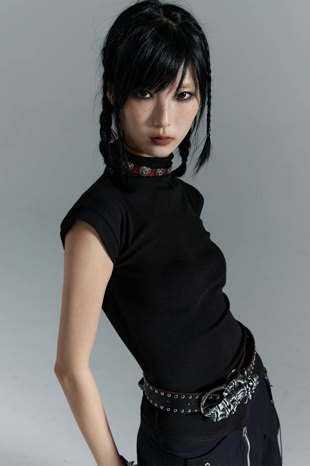 Ceinture punk à rivets et tête de mort