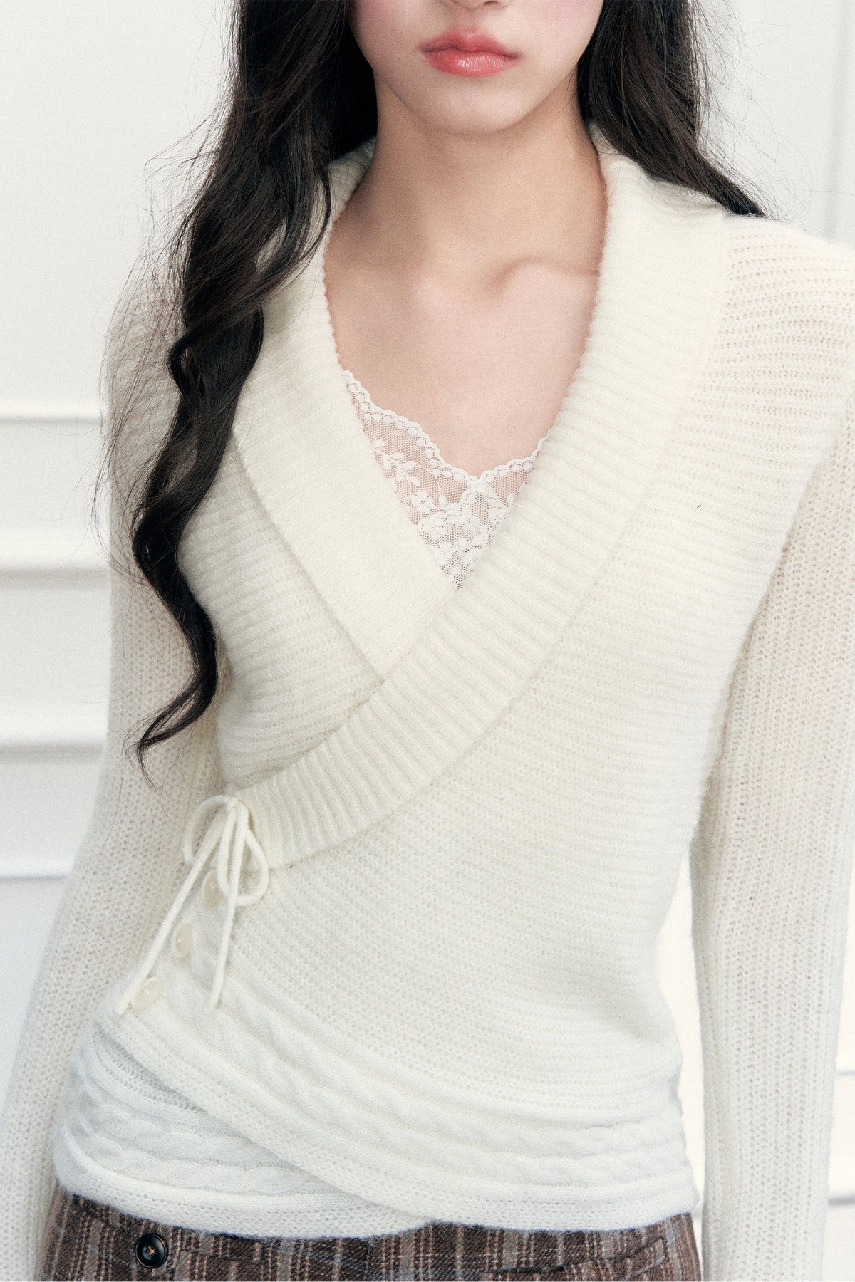 Top in maglia con scollo a V e bavero incrociato