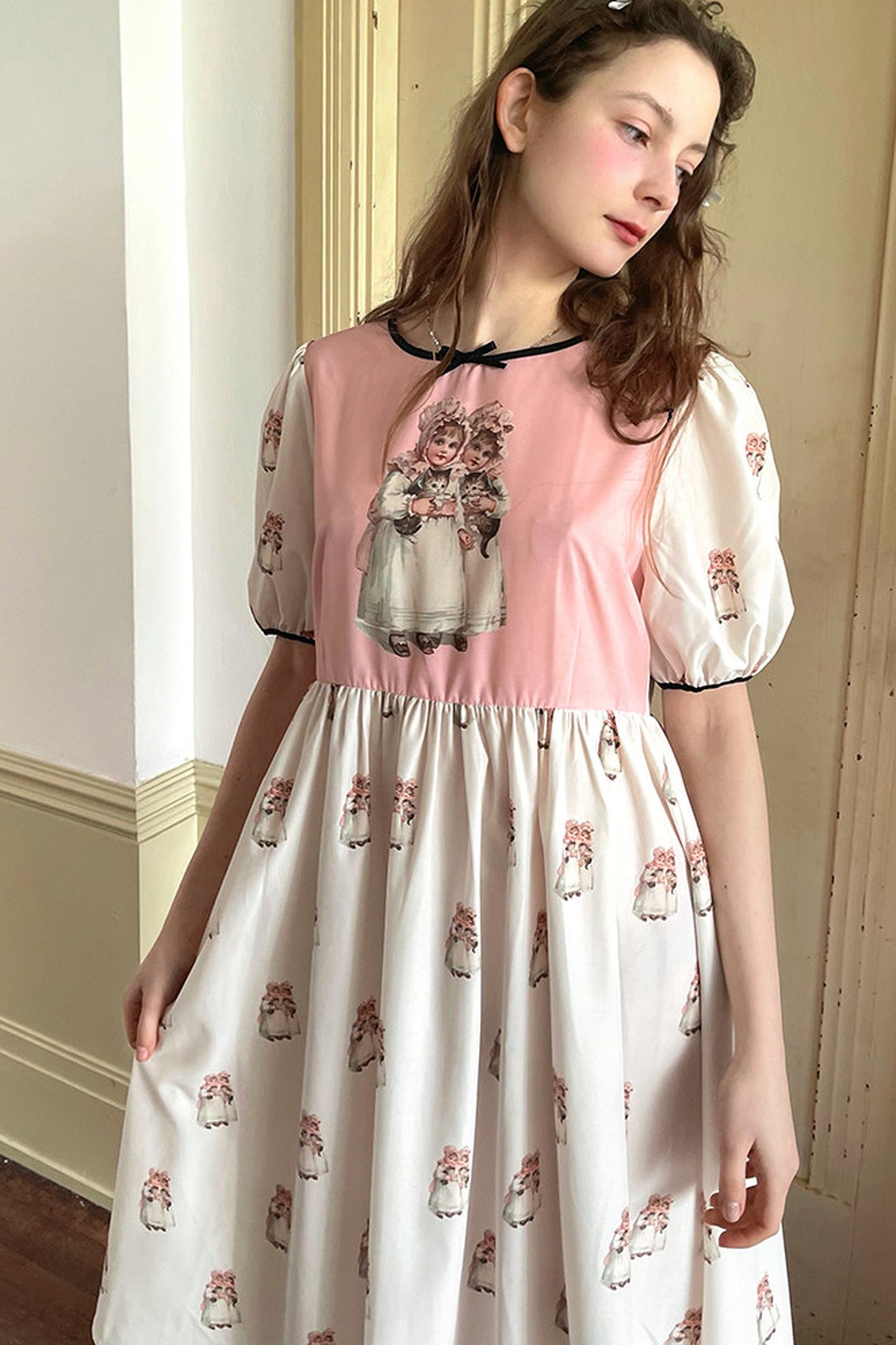 Vintage-Kurzarmkleid mit Puppen-Print