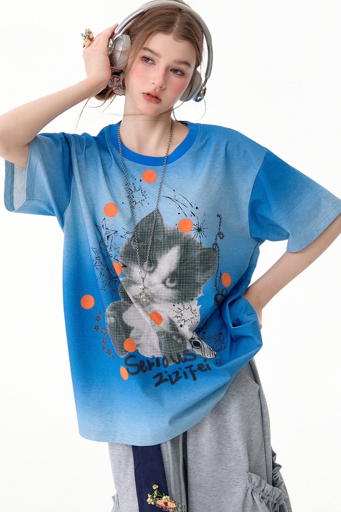 Maglietta blu sfumata con stampa gatto