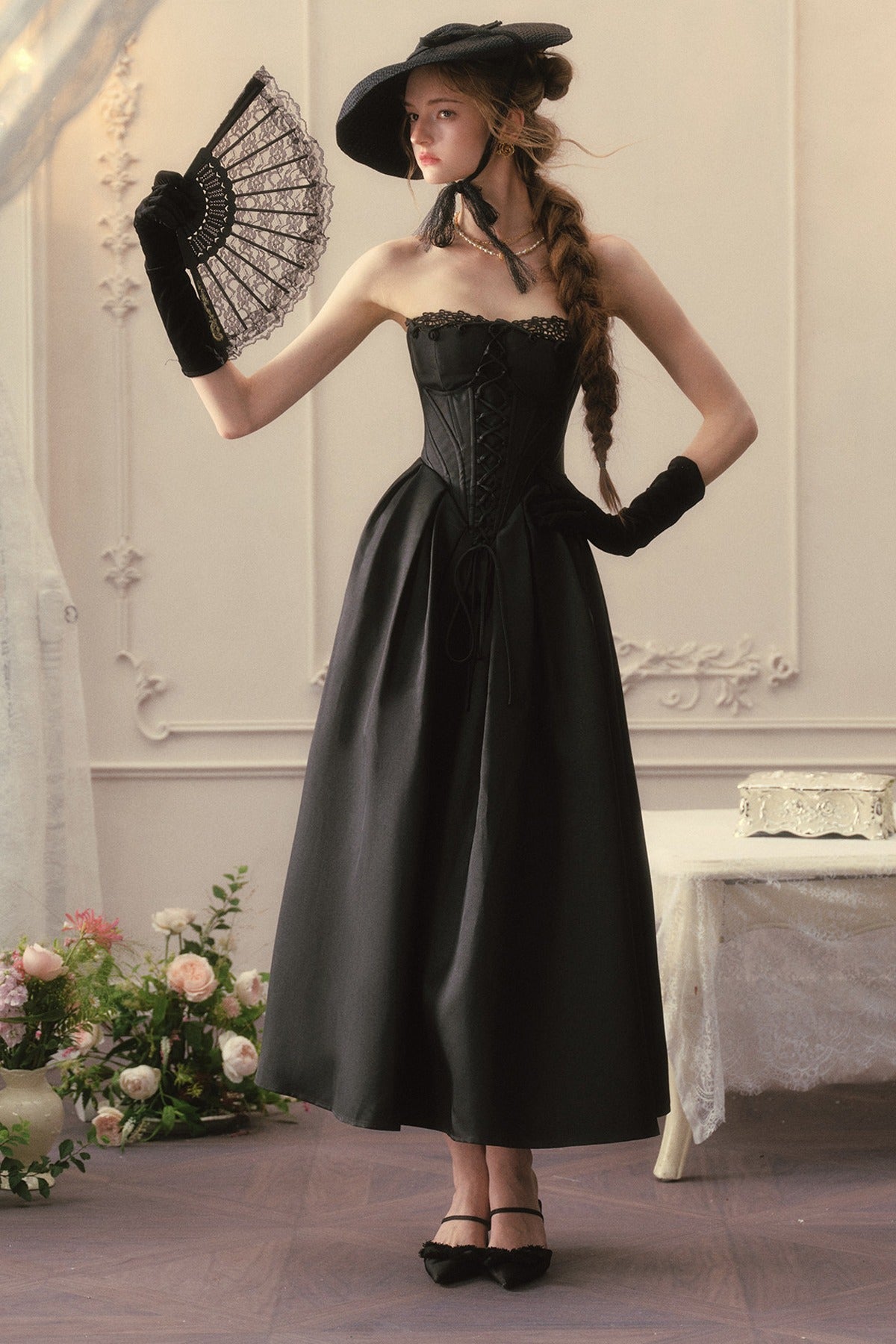 Französisches Prinzessinnenkleid aus Satin mit Korsett