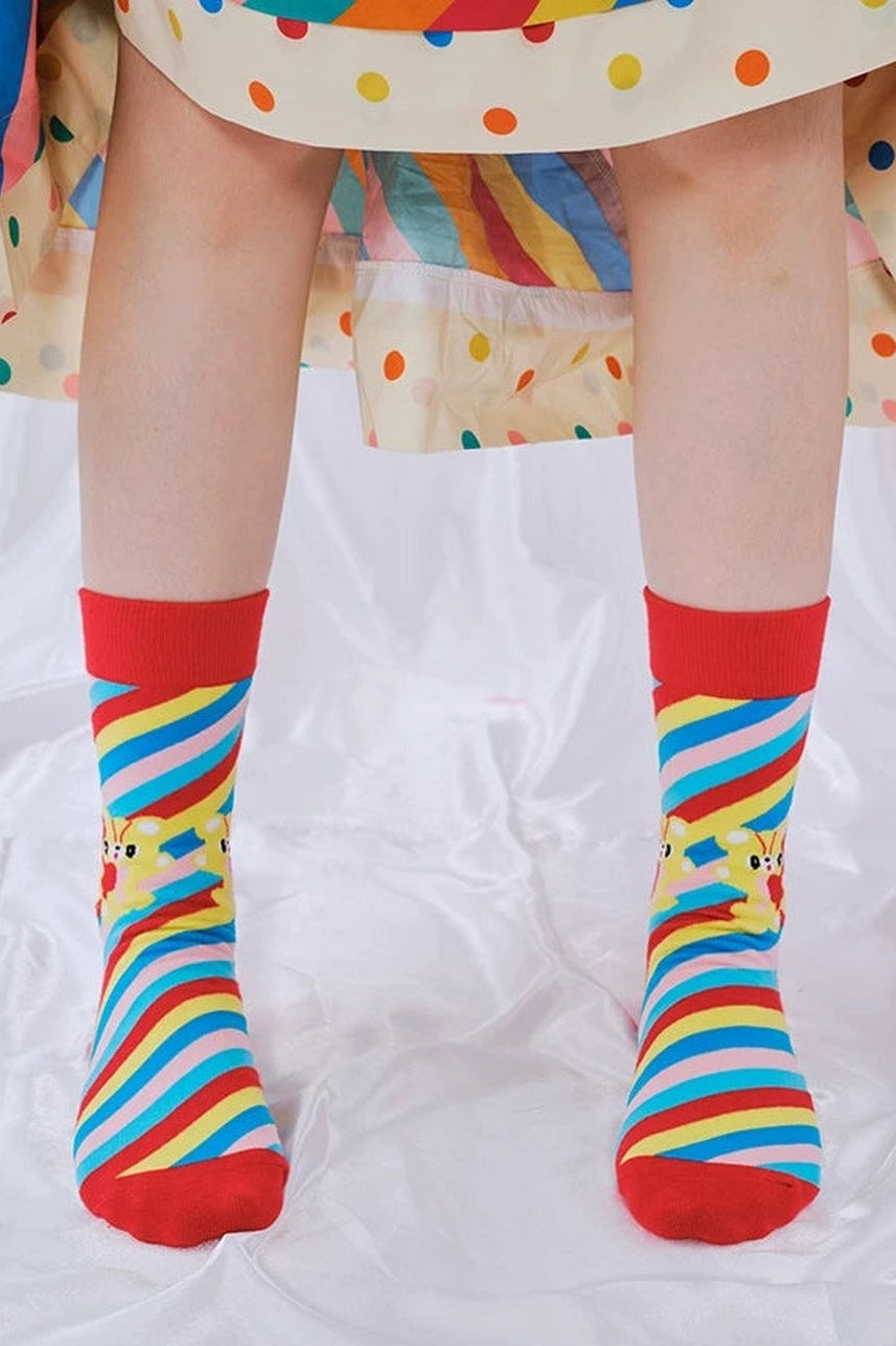 Bunte gestreifte Cartoon-Socken