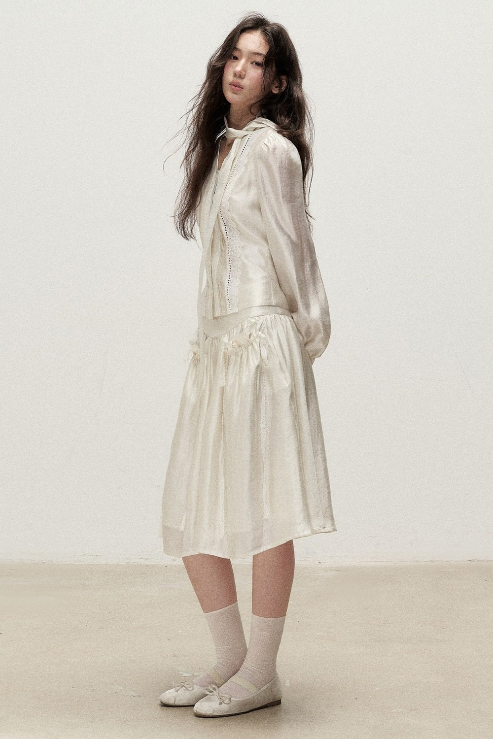 Botanical Lyocell V-Neck Ribbon Blouse And Skirt Set-Up