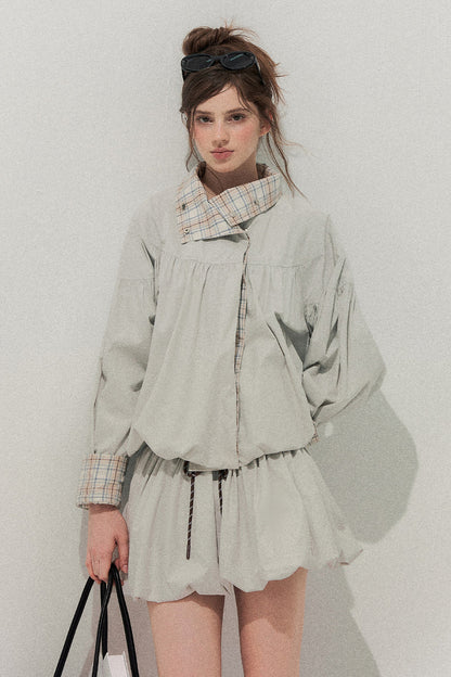 Set trench e gonna scozzese grigio-blu con bottoni decorativi