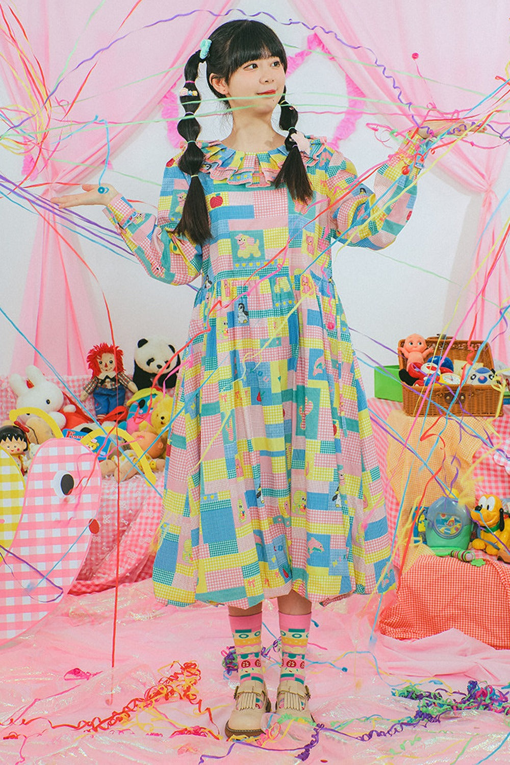 Langärmeliges Kleid mit Originaldruck und Blütenknospenmotiv